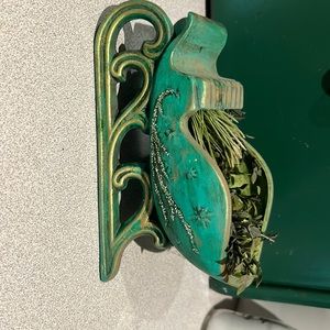 Green, ceramic sleigh